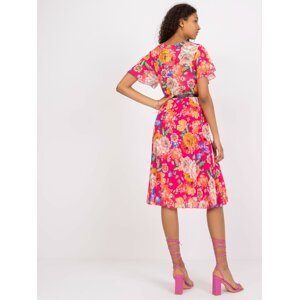 Růžové plisované květinové šaty s krátkým rukávem
