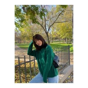 Trendyol Emerald Green Wide Fit Soft Textured High Neck Knitwear Sweater