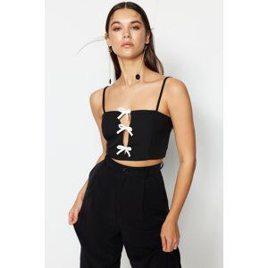 Trendyol černý crop top s podšívkou a detaily výřezů