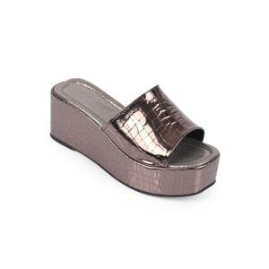 Capone Outfitters Capone Wedge Heeled Single Strap Patent Leather Platinum Women's Flatform Slippers