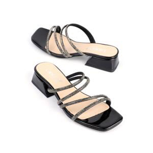 Capone Outfitters Capone Flat Toe Women's Band Banded Short Heels Patent Leather Black Women's Slippers.