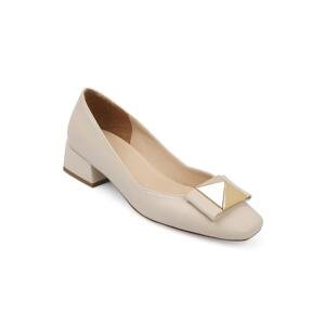 Capone Outfitters Capone Flat Toe Women's Shoes with Pyramid Buckles and Low Heels.