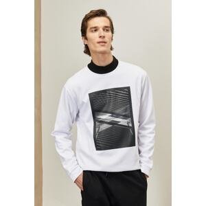 ALTINYILDIZ CLASSICS Men's White Standard Fit Normal Cut Bicycle Collar Picture Printed Sweatshirt
