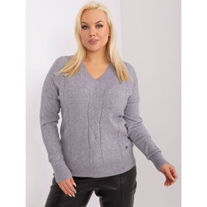 Šedý pletený svetr plus size velikosti s výstřihem