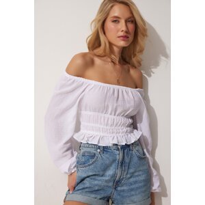 Happiness İstanbul Women's White Carmen Collar Ruffle Crop Blouse