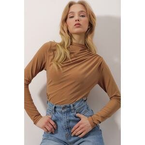 Trend Alaçatı Stili Women's Milk Brown High Collar Shoulder Draped Sandy Crop Blouse