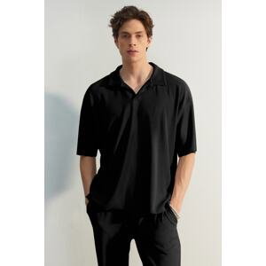 Trendyol Limited Edition Men's Black Oversize/Wide Fit Textured Wrinkle-Free Ottoman Seamless Polo Neck T-Shirt