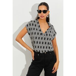 Cool & Sexy Women's Black and White Patterned V-Neck Blouse