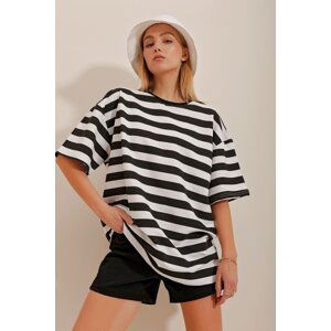 Trend Alaçatı Stili Women's Black Crew Neck Thick Striped Oversize T-Shirt