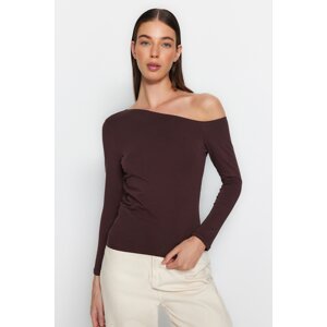 Trendyol Brown Boat Neck Open Shoulder Pleated Fitted/Sticky Cotton Knitted Blouse