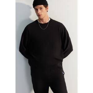 Trendyol Men's Black Oversize/Wide-Fit Limited Edition Textured Label Detail 100% Cotton Sweatshirt