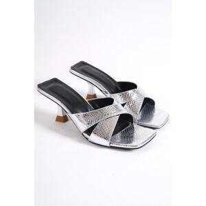 Capone Outfitters Capone Blunt Toe Snake Patterned Cross Strapped Medium Heeled Metallic Silver Women's Slippers
