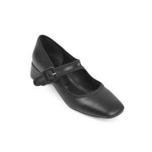 Capone Outfitters Capone Flat Toe Women's Shoes with Tape and Buckle Low Heel
