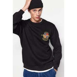 Trendyol Men's Black Regular/Real Fit Crew Neck Crest Embroidered Inner Fleece Cotton Sweatshirt
