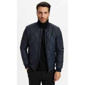 River Club Men's Navy Blue Water And Windproof Quilted Patterned Coat.