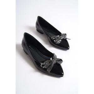Capone Outfitters Pointed Toe, Bow and Stone Women's Ballerinas
