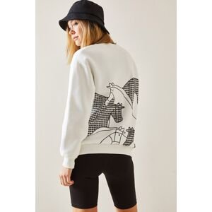 XHAN White With Embroidery on the Back, Crew Neck Sweatshirt
