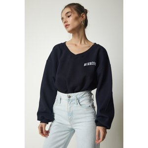 Happiness İstanbul Women's Navy Blue V-Neck Oversize Crop Knitted Sweatshirt