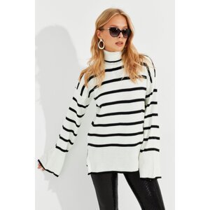 Cool & Sexy Women's Ecru Turtleneck Striped Sweater Q976