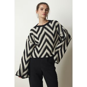 Happiness İstanbul Women's Black Cream Patterned Spanish Sleeve Thick Knitwear Sweater