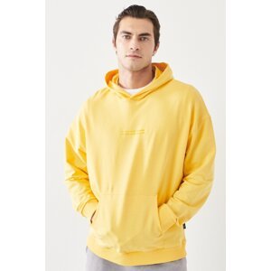 AC&Co / Altınyıldız Classics Men's Yellow Oversize Loose-Fit Hooded Printed Sweatshirt