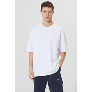 AC&Co / Altınyıldız Classics Men's White Oversized Loose Fit Crew Neck Short Sleeved Sweatshirt T-Shirt.