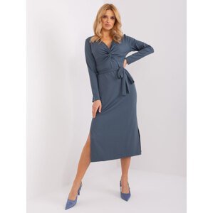 Prašně modré žebrované koktejlové šaty