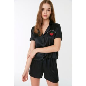 Trendyol černá vyšívaná saténová košile-šortky tkaná pyžamová souprava