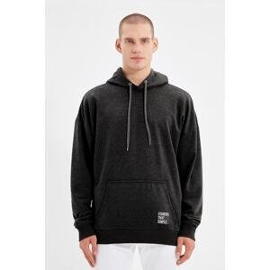 Trendyol Men's Basic Smoky Oversize/Wide-Fit Hooded Labeled Fleece Cotton Sweatshirt