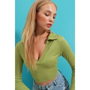 Trend Alaçatı Stili Women's Pistachio Green Polo Neck Corduroy Crop Blouse with a Soft Texture