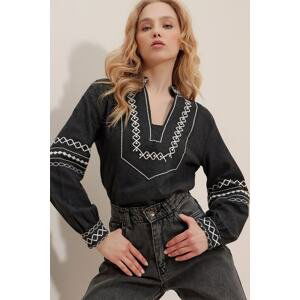 Trend Alaçatı Stili Women's Anthracite Crew Neck Embroidery Embroidered Oversize Blouse