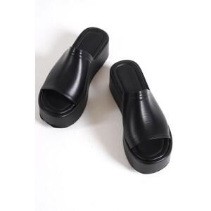 Capone Outfitters Capone Sole Womens Black Wedge Heels with a thick strap and heel.