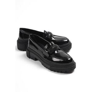 Capone Outfitters Capone Oval Toe Stone Buckle Trac Sole Wrinkled Patent Leather Black Women's Loafer