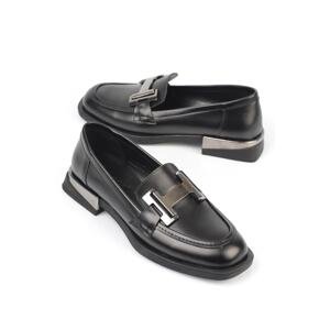 Capone Outfitters Capone Blunt Toe Women's Loafer with H Buckle