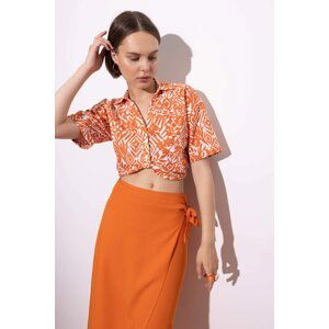 DEFACTO Regular Fit V-Neck Patterned Short Sleeve Crop Shirt