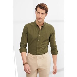 Pánská khaki košile ALTINYILDIZ CLASSICS, slim fit střih, zapínací límec, 100% bavlna