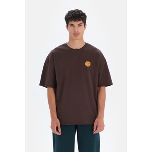 Dagi Dark Brown Men's T-Shirt with Back Print Detail