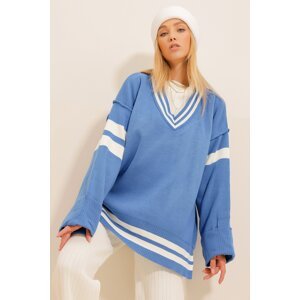 Trend Alaçatı Stili Women's Saxon V-Neck Stripe Block Side Slit Oversize Sweater