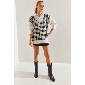 Bianco Lucci Women's Houndstooth Patterned V-Neck Sweater