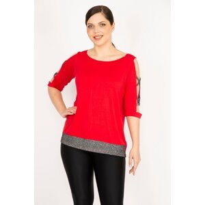 Şans Women's Red Plus Size Shoulder Low-cut Glitter Garnished Blouse