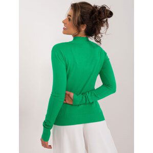 Zelený vypasovaný svetr s rolákem