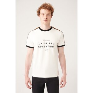 Avva Men's White Crew Neck Printed Shoulder Stripe Standard Fit Regular Fit T-shirt
