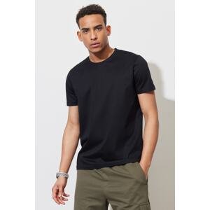 ALTINYILDIZ CLASSICS Men's Black Slim Fit Slim Fit Crew Neck 100% Cotton Short Sleeve T-Shirt