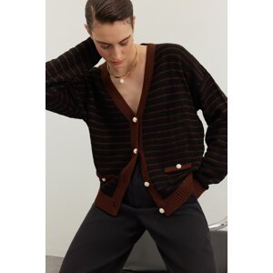 Trendyol hnědý pruhovaný pletený svetr se širokým vzorem