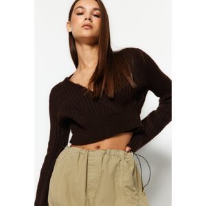 Trendyol Brown Crop Měkký texturovaný dvouřadý pletený svetr