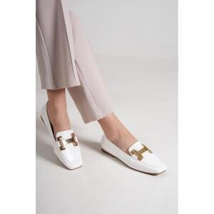 Capone Outfitters Capone Blunt Toe White Women's Loafer with Metal Buckle Accessory