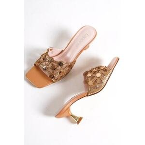 Capone Outfitters Capone Flat Toe Women's Crinkle Patent Leather Rose Slippers with Hourglass Heels With Metal Accessories.
