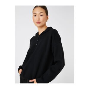 Koton Oversize pletený svetr s kapucí s knoflíkovým límcem
