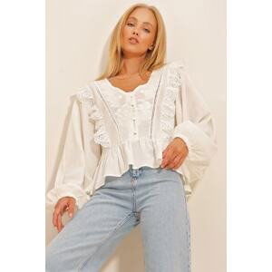 Trend Alaçatı Stili Women's Ecru Scalloped Embroidered Woven Blouse