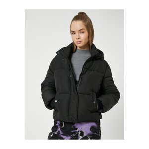 Koton krátký nadýchaný kabát s kapucí a kapsa na zip.